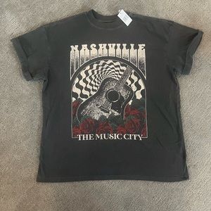 Girl dangerous Nashville tshirt SZ small